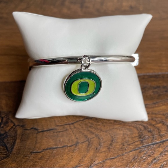 New in box – University‎ of Oregon Bangle Charm Bracelet - Picture 1 of 7